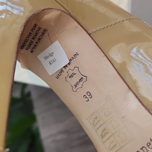 LK Bennett NWT "Sledge" pumps, tan, Patent Leather - Picture 11 of 12